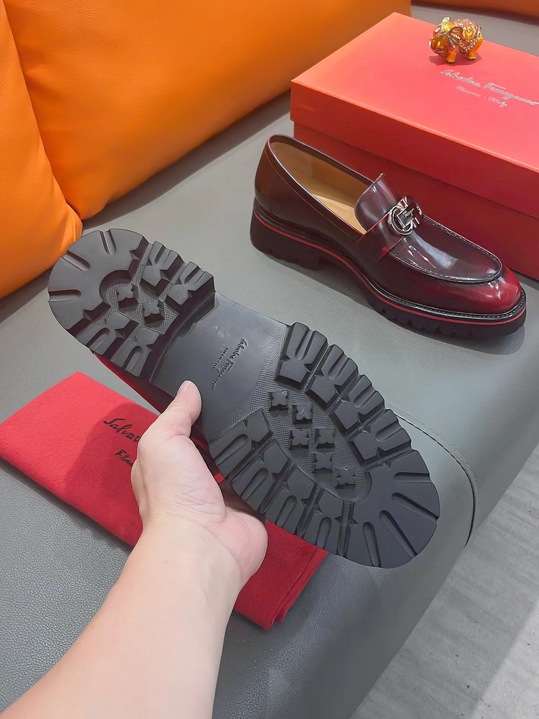 Men's shoes FERRAGAMO "Ferragamo" P540 Regular size: 39-44 (38, 45, 46, 47 customized) (suit shoes) Product materials: Selected first-layer cowhide upper, imported sheepskin lining; original outsole.